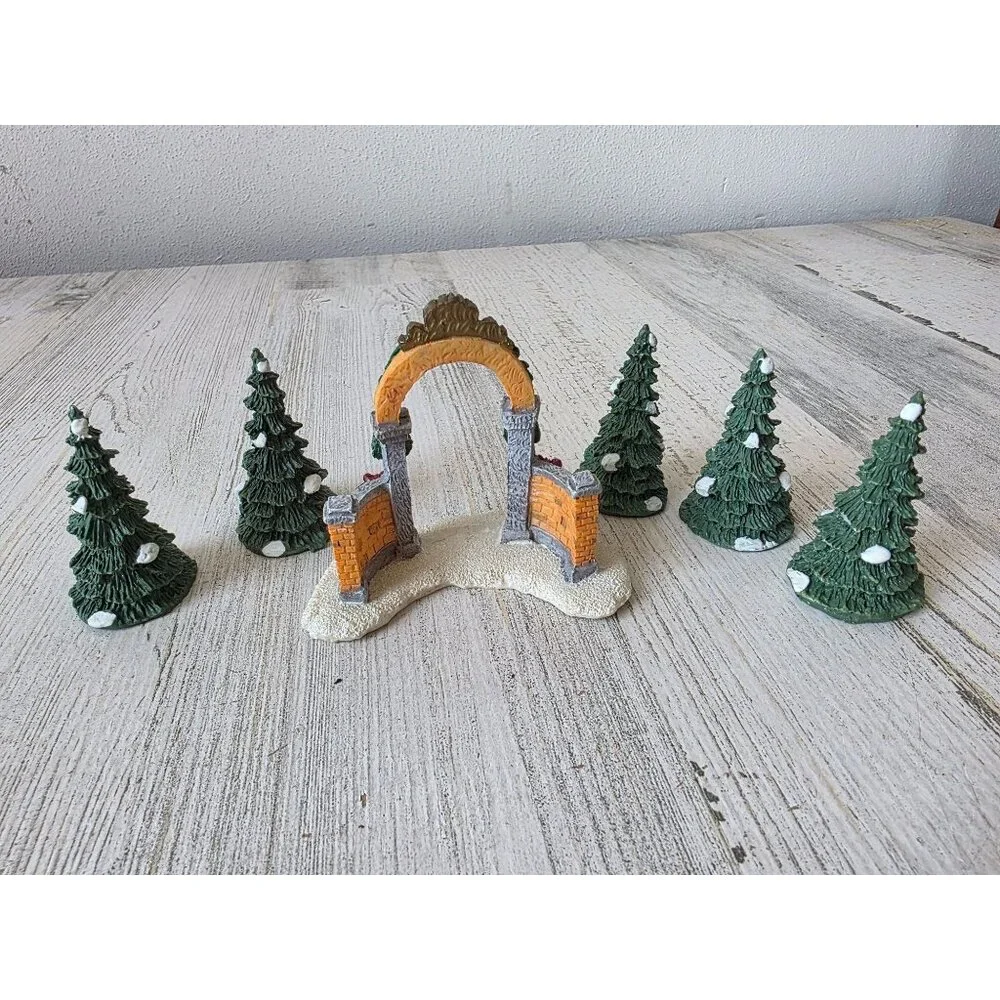 Village tree entrance Xmas decor‎ mini trees